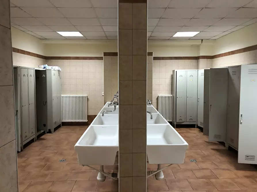 Immagine 19 di Attività artigianale in vendita  a Parma