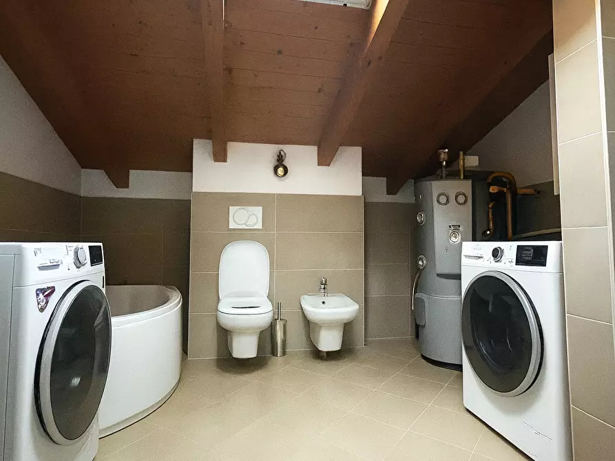 Immagine 13 di Trilocale in vendita  a Langhirano