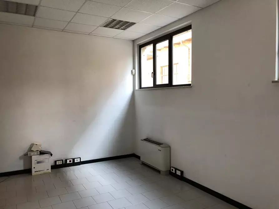 Immagine 8 di Attività artigianale in vendita  a Parma