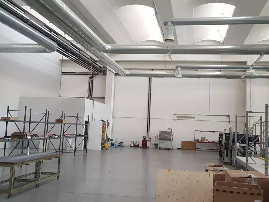 Immagine 9 di Capannone industriale in affitto  a Parma