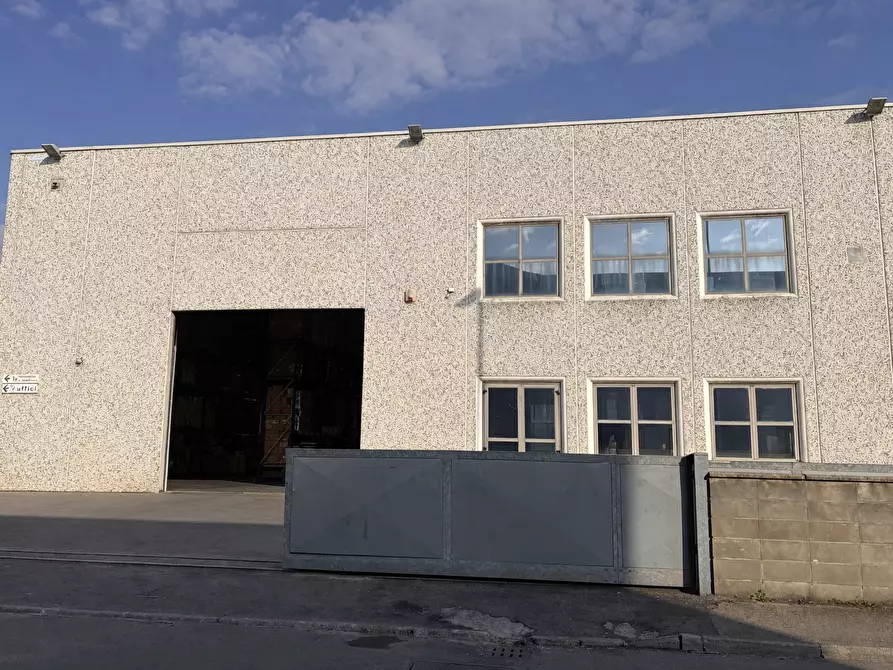 Immagine 8 di Attività artigianale in affitto  a Parma