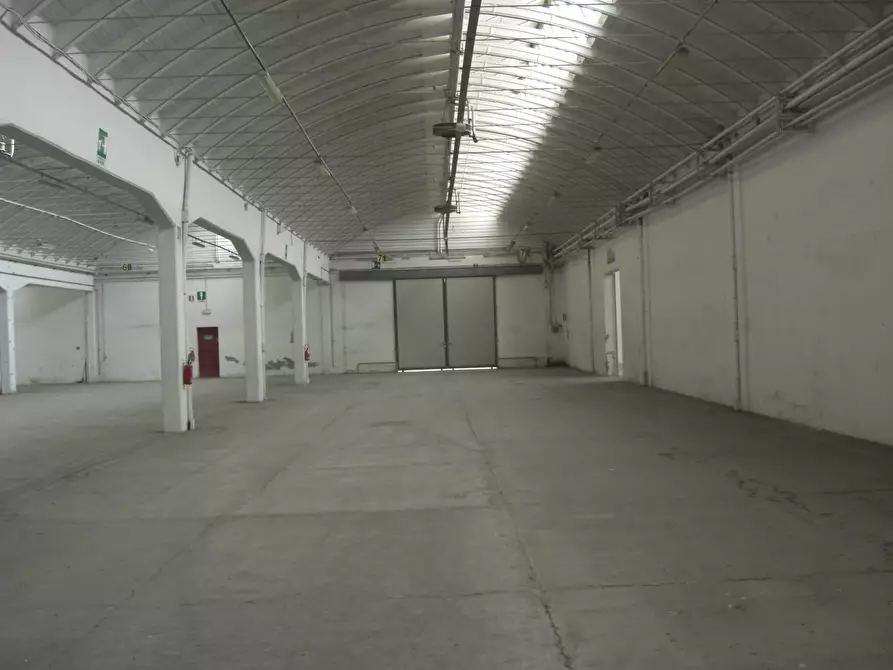 Immagine 5 di Attività artigianale in affitto  a Sorbolo Mezzani