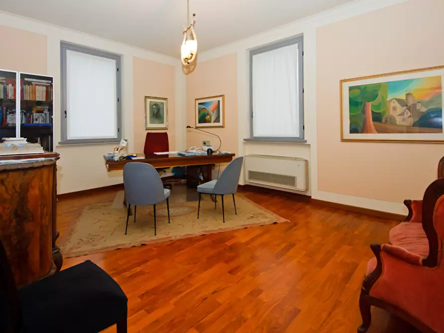 Immagine 9 di Ufficio in vendita  a Parma