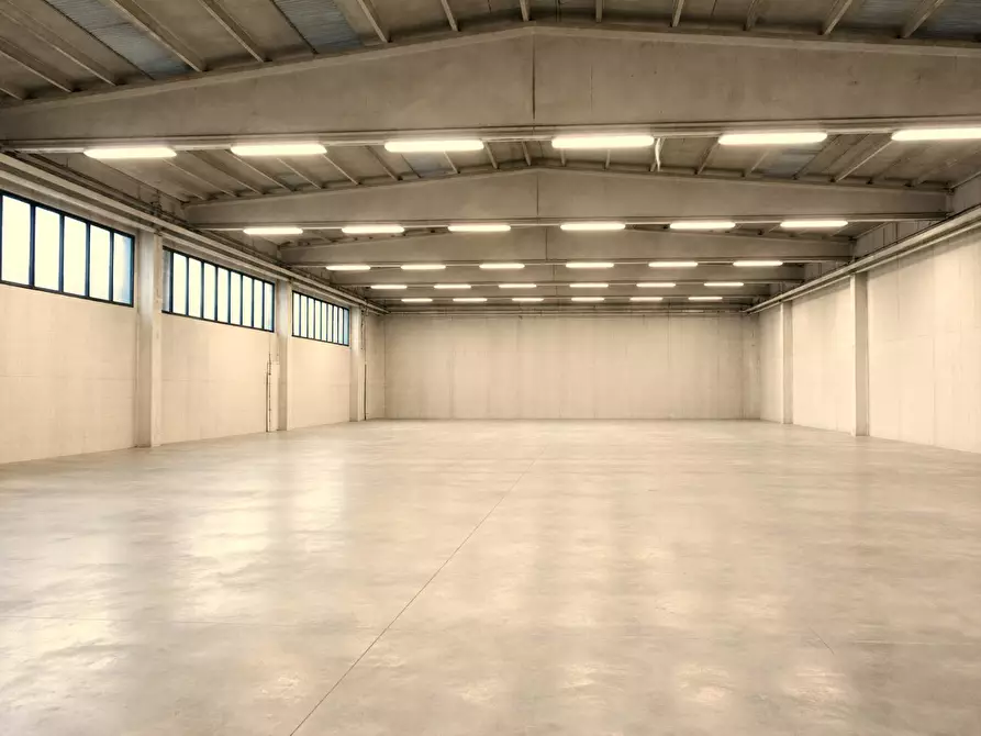 Immagine 6 di Attività artigianale in vendita  a Parma