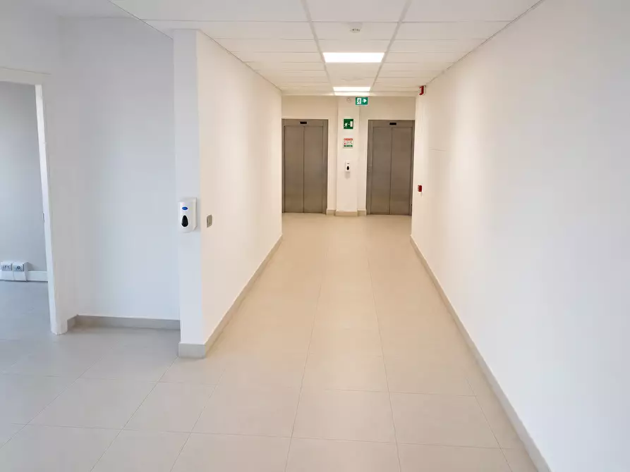 Immagine 4 di Ufficio in affitto  a Parma