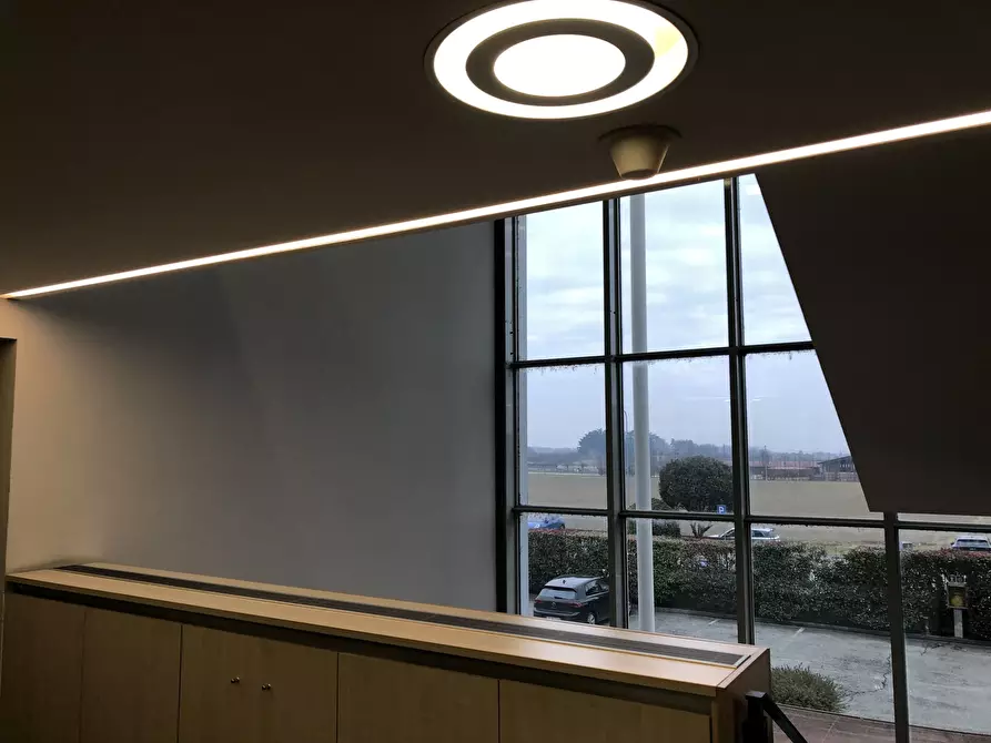 Immagine 10 di Ufficio in affitto  a Parma