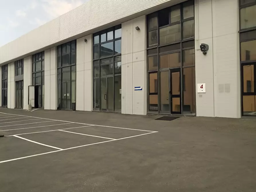 Immagine 8 di Ufficio in affitto  a Parma