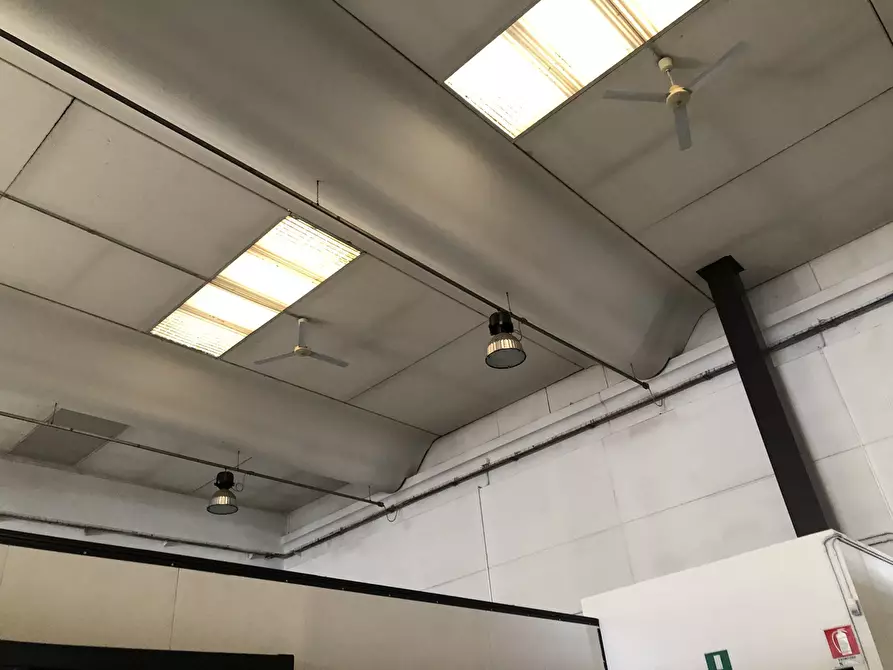 Immagine 21 di Attività artigianale in vendita  a Parma