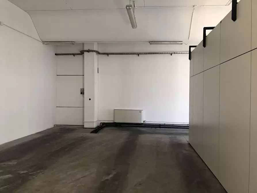 Immagine 15 di Attività artigianale in vendita  a Parma