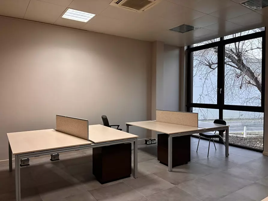 Immagine 12 di Ufficio in affitto  a Parma