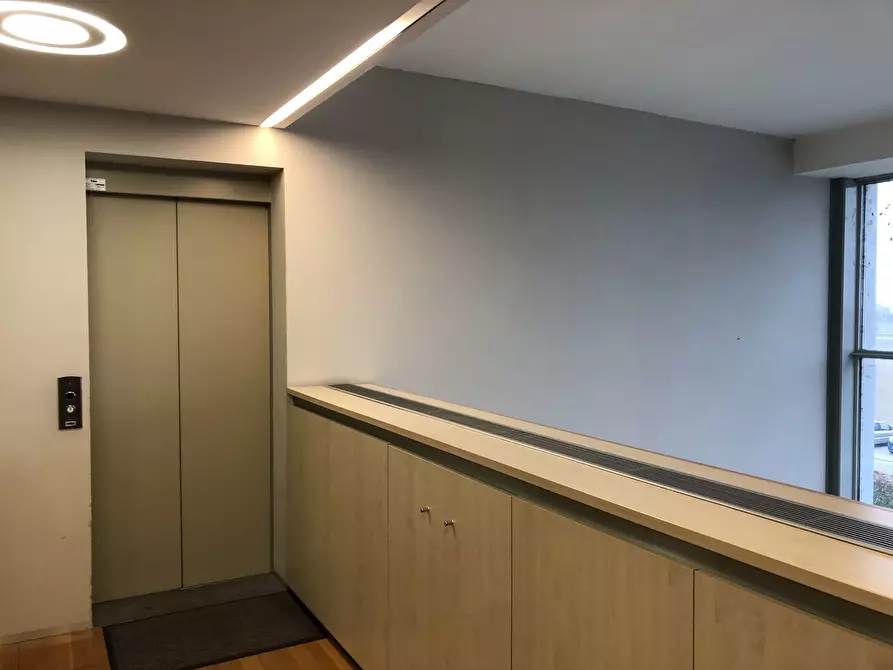 Immagine 11 di Ufficio in affitto  a Parma
