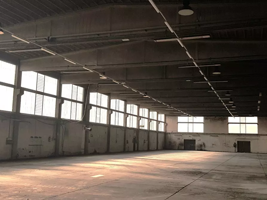 Immagine 11 di Attività artigianale in vendita  a Parma