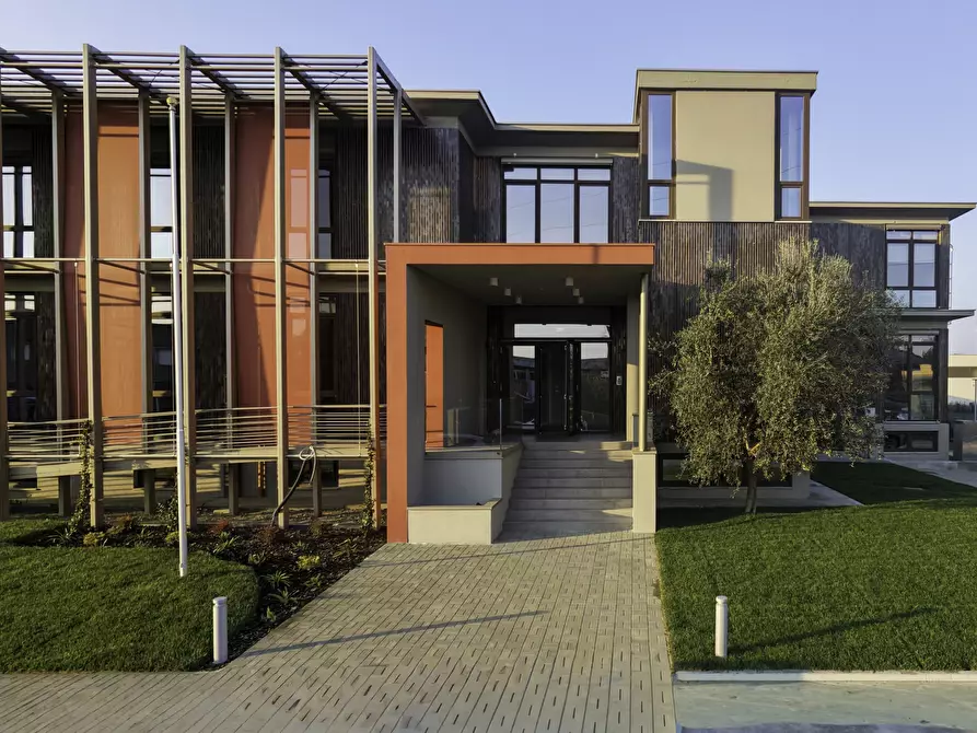 Immagine 3 di Ufficio in affitto  a Parma