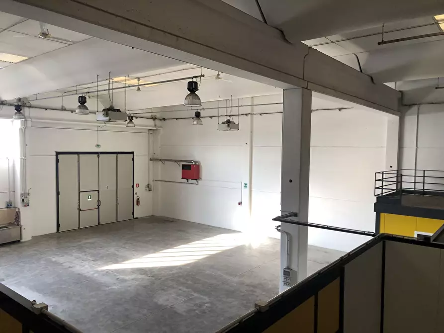 Immagine 3 di Attività artigianale in vendita  a Parma