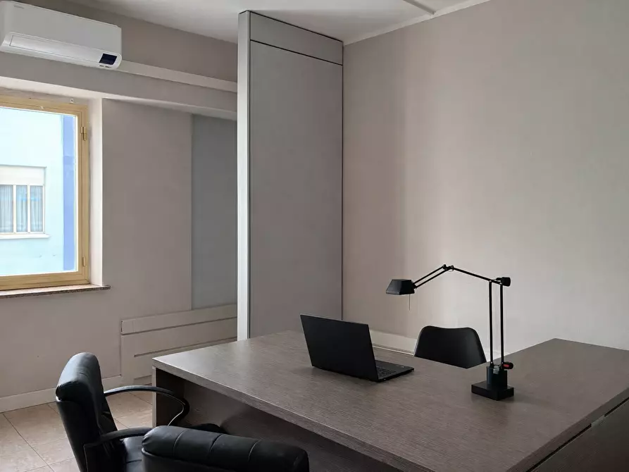 Immagine 11 di Attività artigianale in affitto  a Parma