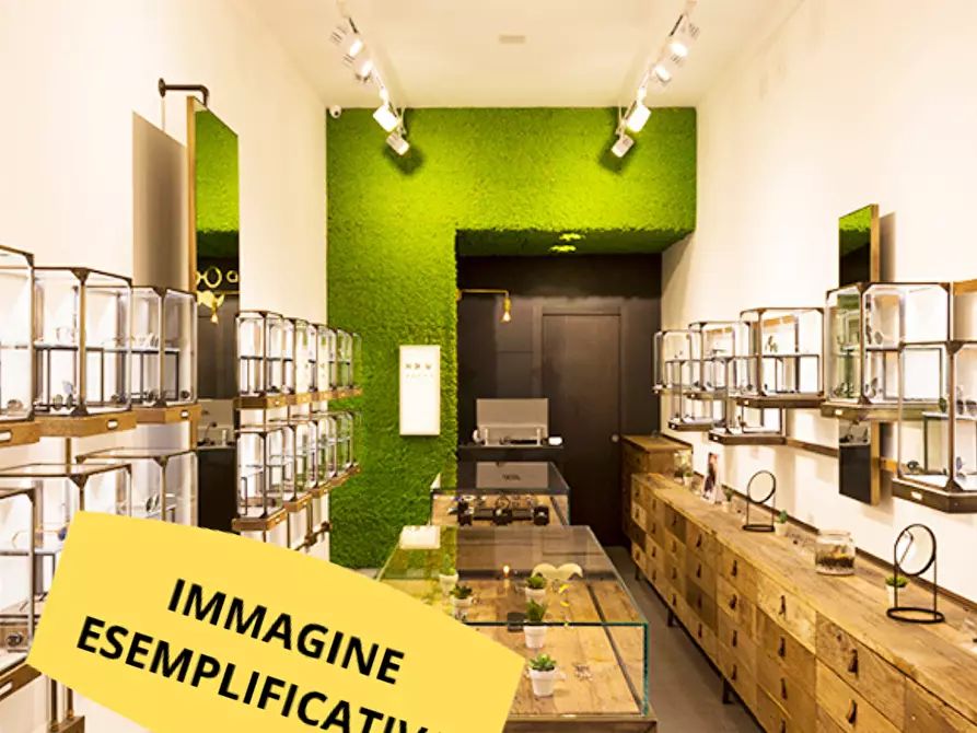 Immagine 5 di Locale commerciale in affitto  a Parma