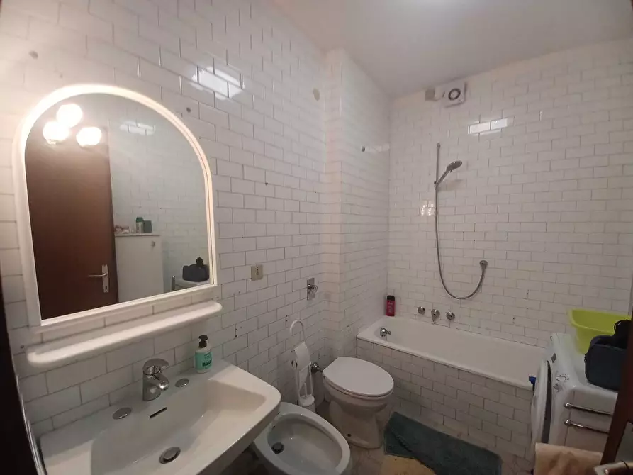 Immagine 8 di Stanza singola in affitto  a Trento