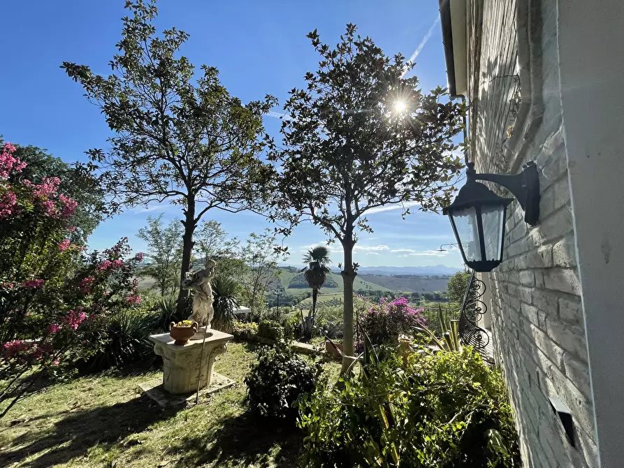 Immagine 38 di Villa in vendita  in VIA chiaravallese a Osimo