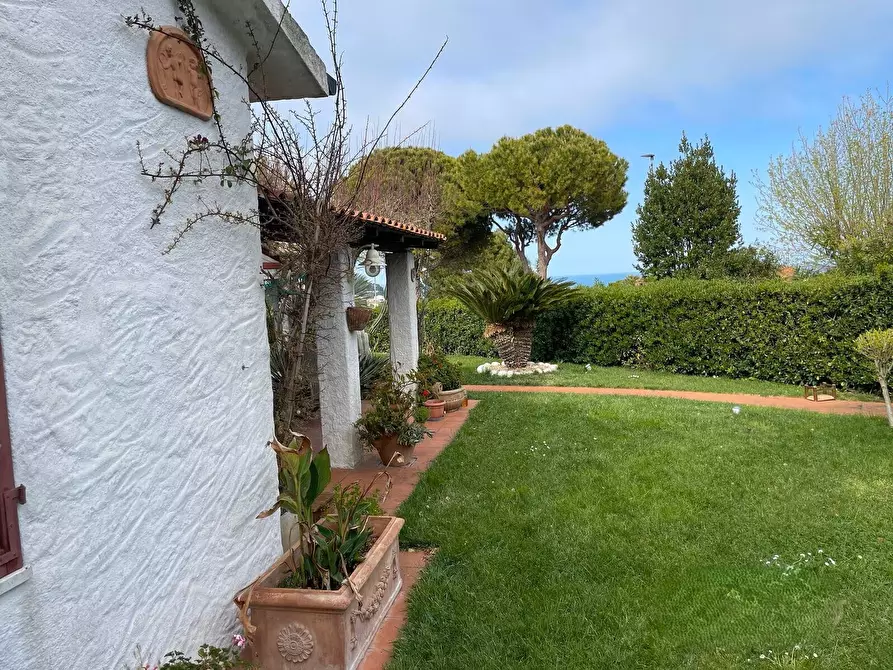 Immagine 4 di Villa in vendita  in Via del Taunus 33 a Ancona