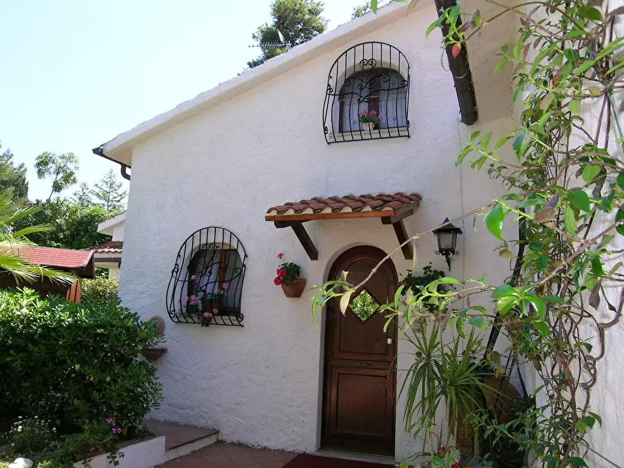 Immagine 2 di Porzione di casa in vendita  in Via delle Rose a Numana