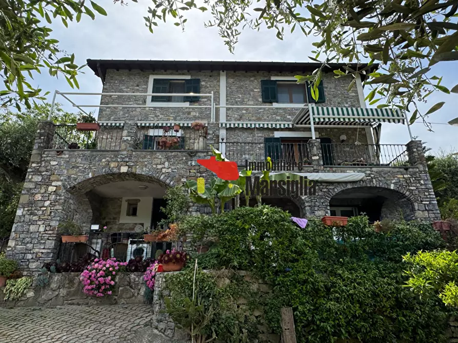 Immagine 1 di Villa in vendita  in Via Monsignore Tornatore a Dolceacqua