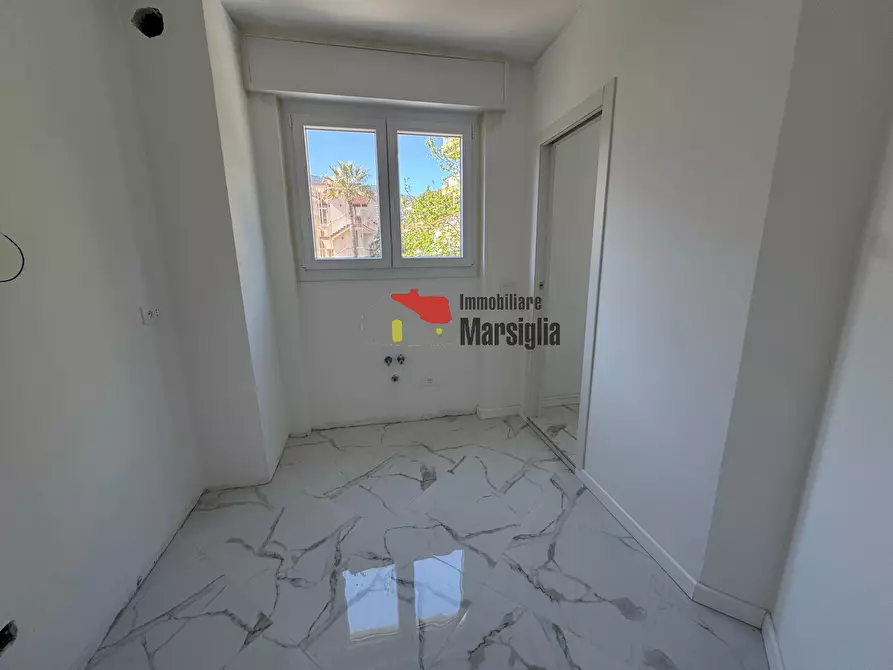 Immagine 22 di Trilocale in vendita  in Corso degli Inglesi 533 a San Remo