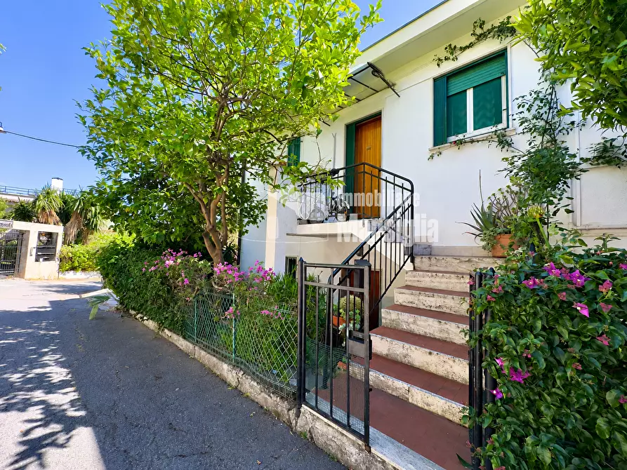 Immagine 2 di Trilocale in vendita  in Corso degli Inglesi 570 a San Remo