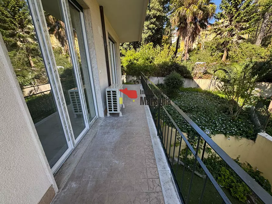 Immagine 3 di Trilocale in vendita  in Corso degli Inglesi 533 a San Remo