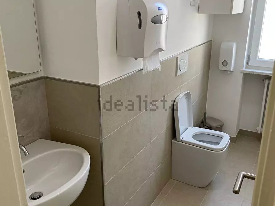 Immagine 7 di Pentalocale in vendita  a Livorno