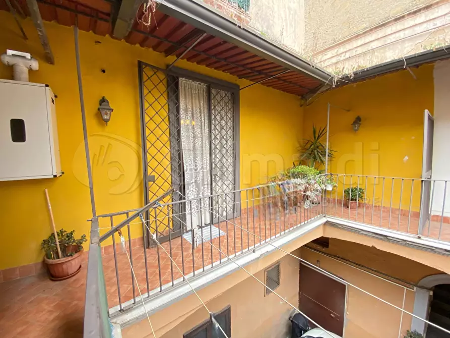 Immagine 11 di Trilocale in vendita  a Giugliano In Campania