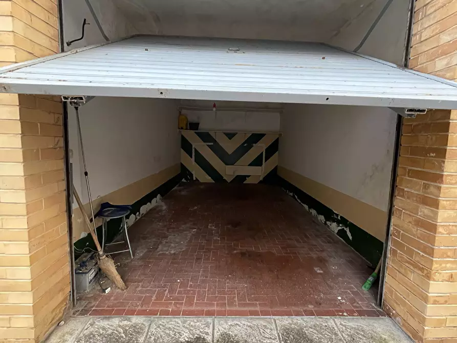 Immagine 11 di Garage in affitto  a Lecce