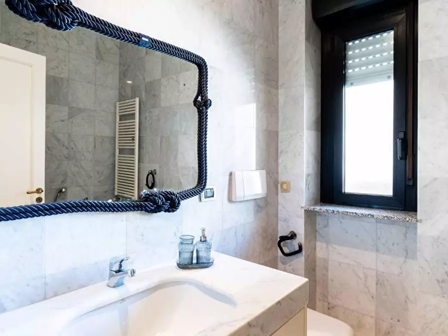 Immagine 15 di Quadrilocale in vendita  in Via Salvatore Matarrese 10 a Bari