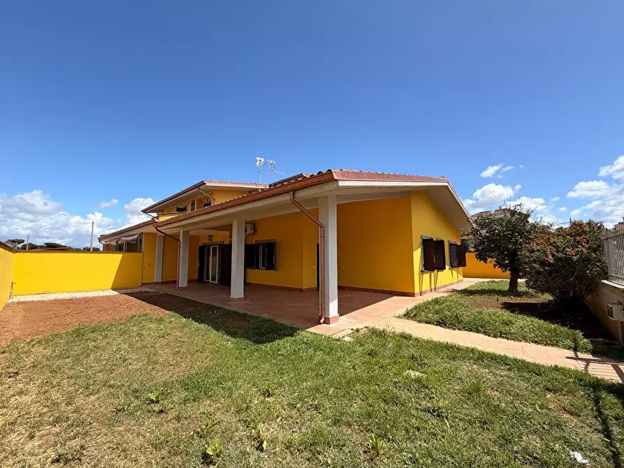 Immagine 1 di Casa bifamiliare in vendita  in via degli Abeti 6 a Anzio
