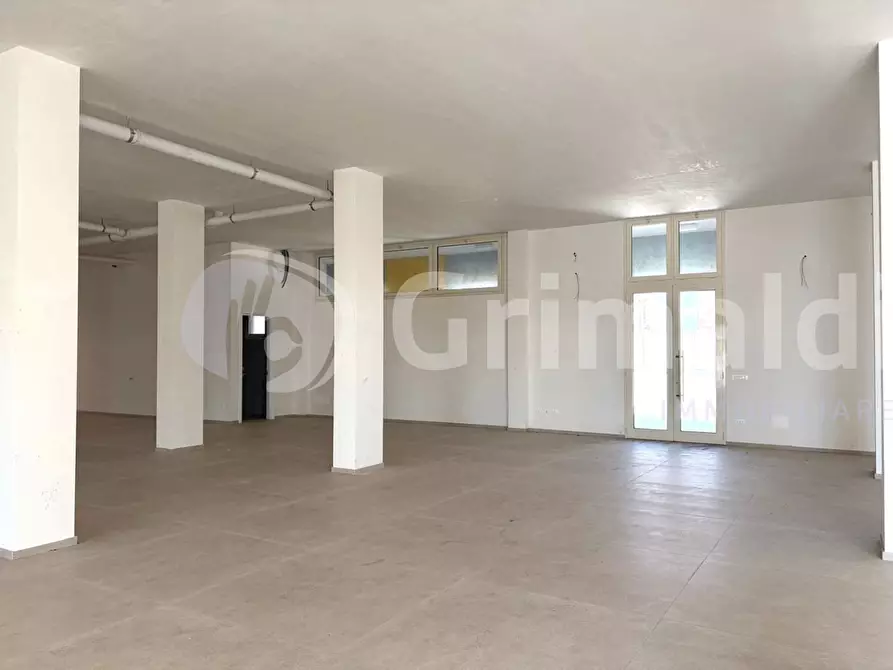 Immagine 4 di Showroom in vendita  in via lepanto a Gallipoli