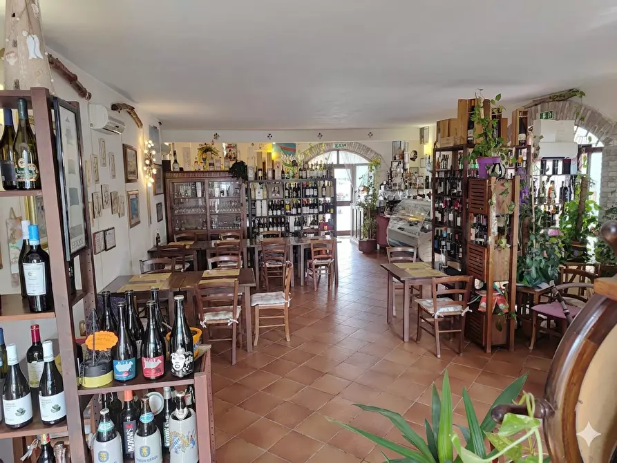 Immagine 1 di Locale commerciale in vendita  in Via Aurelia Nord 10 a Follonica