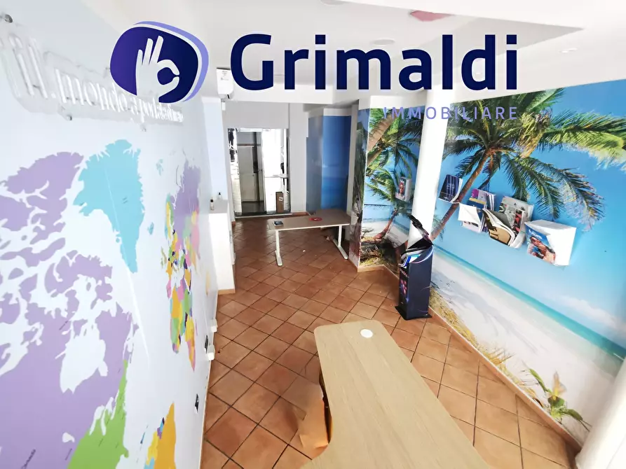 Immagine 8 di Locale commerciale in affitto  a Napoli