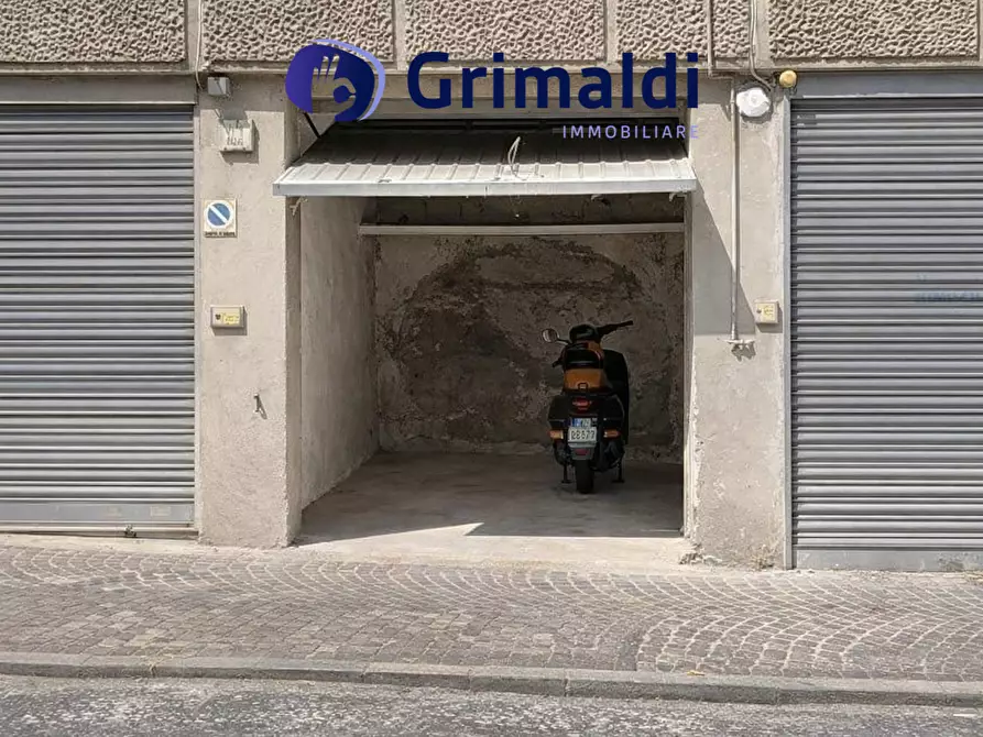 Immagine 4 di Garage in vendita  in Via Torquato Tasso 189 a Napoli