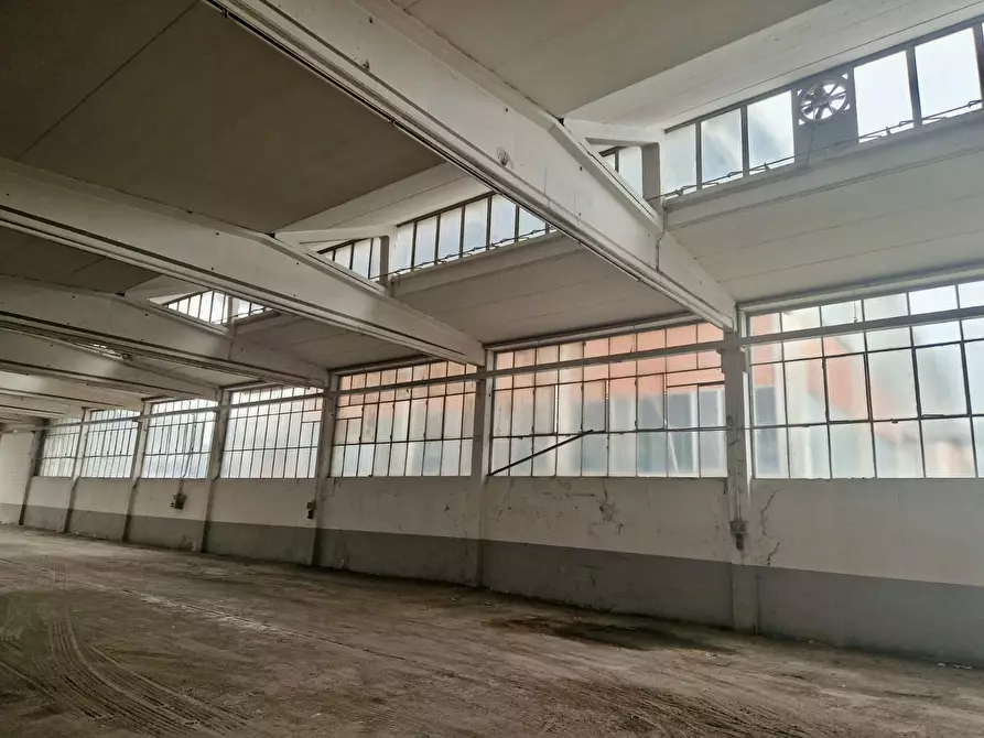 Immagine 10 di Attività artigianale in vendita  in VIA TRIESTE 37 a Erba