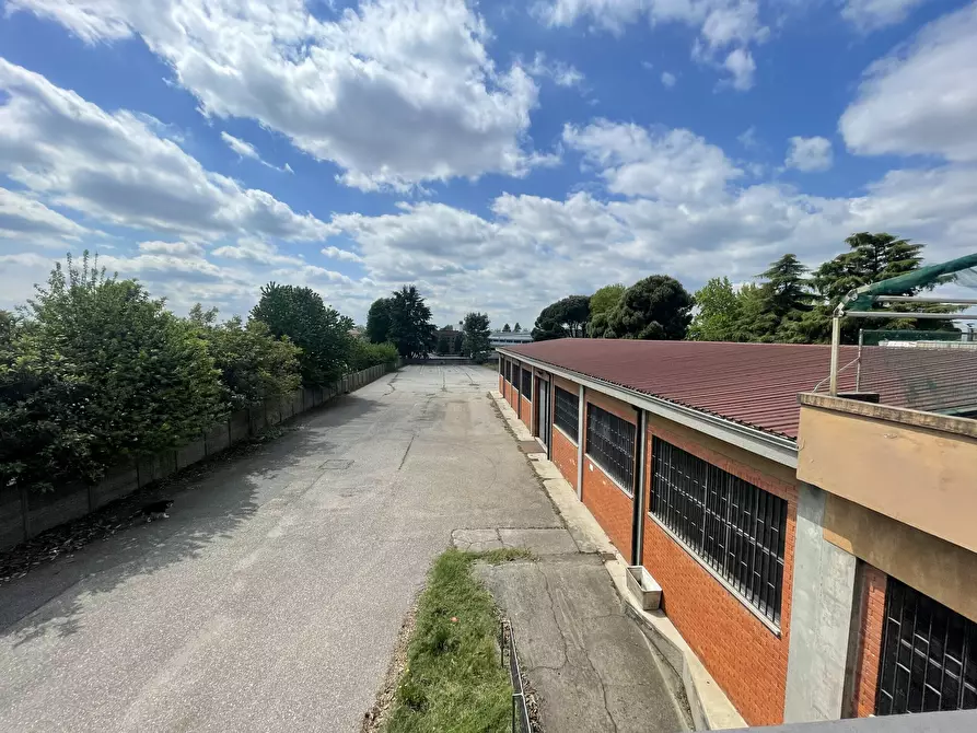 Immagine 12 di Attività artigianale in vendita  in Viale dell'Unione Europea 36 a Gallarate