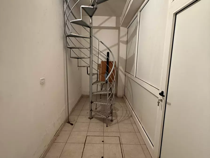 Immagine 18 di Locale commerciale in vendita  in Via Santa Maria 160 a Nettuno