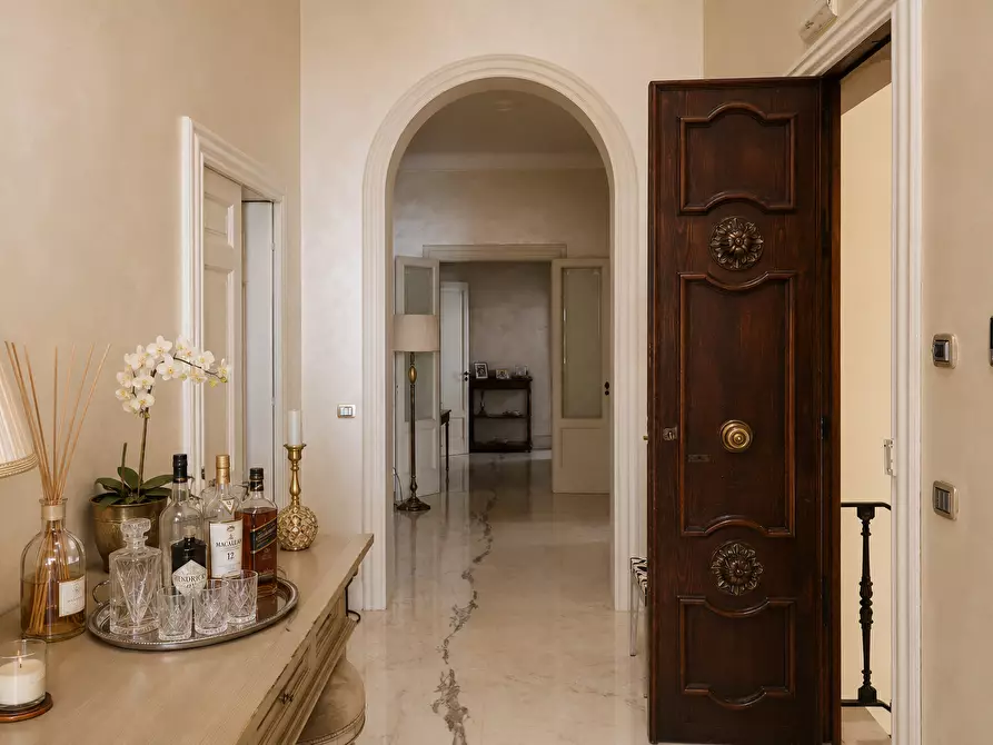 Immagine 5 di Palazzo in vendita  in Viale Unità D'Italia 18 a Fasano