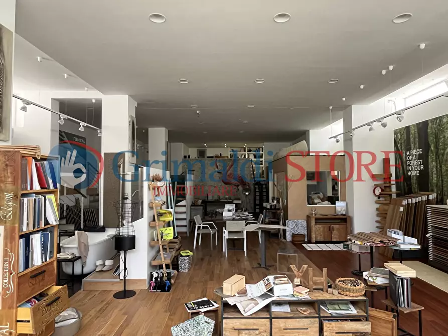 Immagine 27 di Magazzino in vendita  in Viale Giovanni Paolo II 71 a Lecce