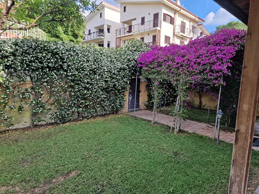 Immagine 12 di Trilocale in vendita  in Via Leonida Rech 58 a Roma