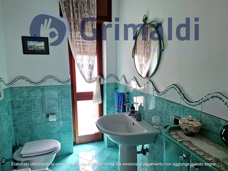 Immagine 23 di Pentalocale in vendita  in Via Pietro Castellino 141 a Napoli