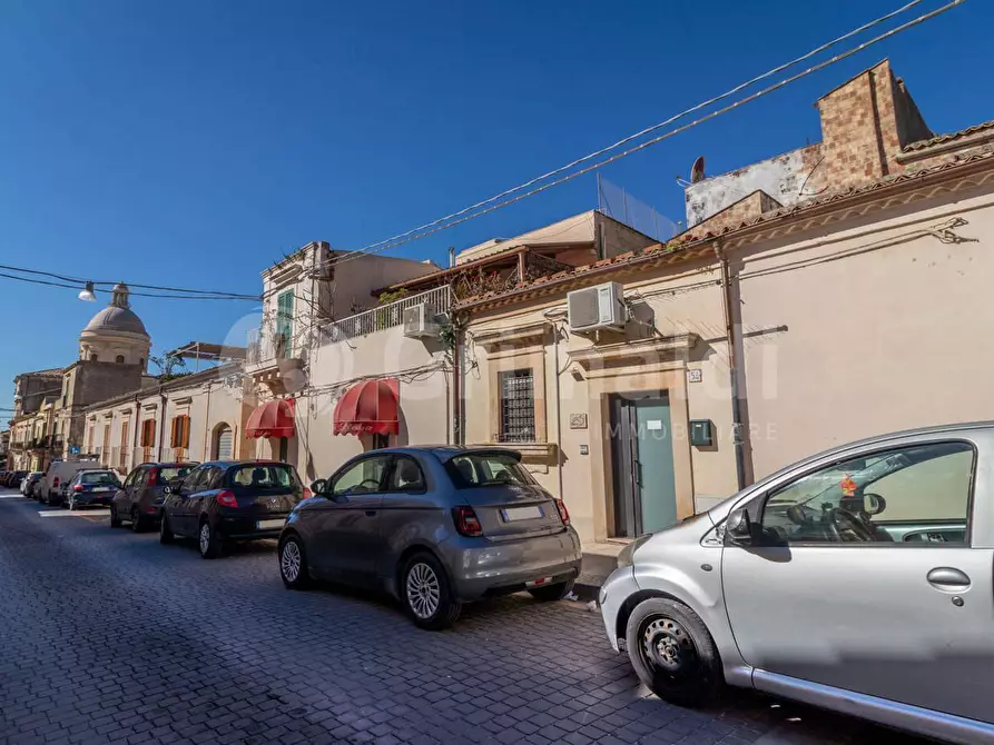 Immagine 1 di Casa indipendente in vendita  in Via Sergio Sallicano 54 a Noto