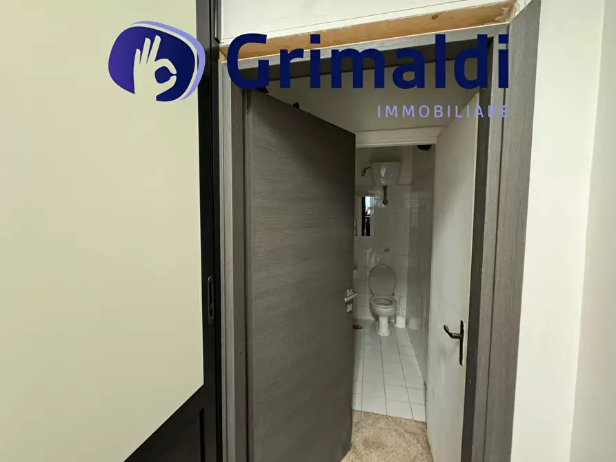 Immagine 8 di Ufficio in affitto  a Napoli