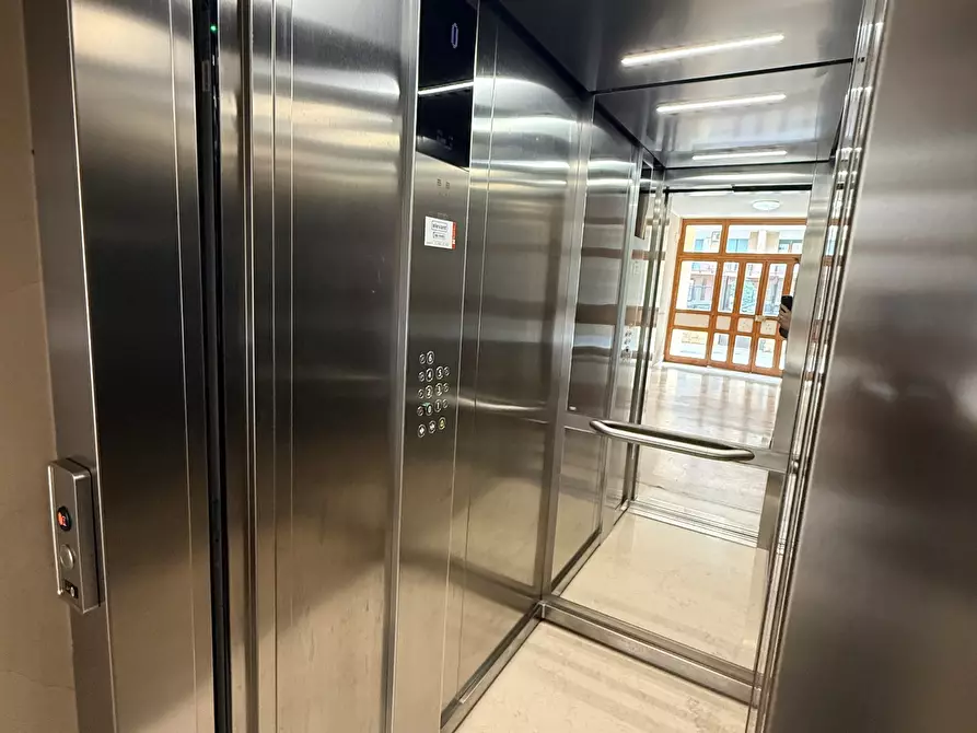 Immagine 5 di Pentalocale in vendita  in Via Michele Saponaro 2 a Lecce