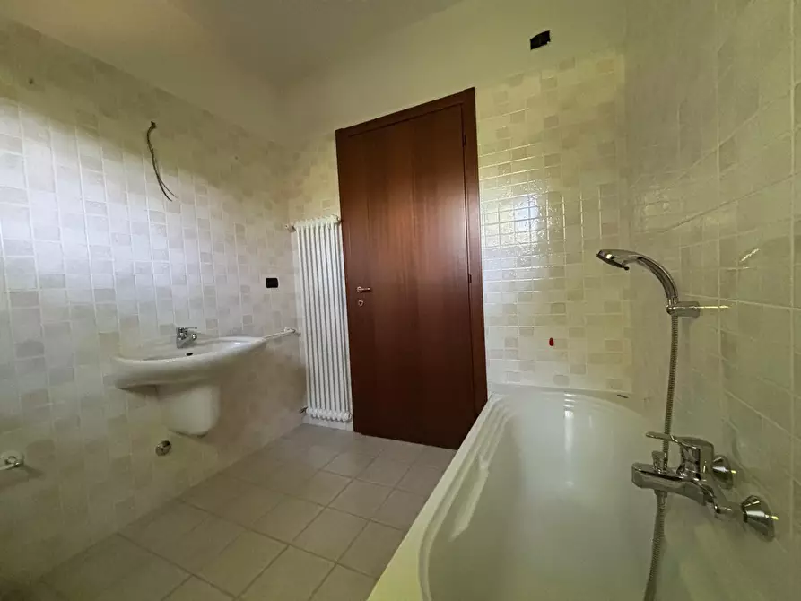 Immagine 23 di Trilocale in vendita  a Como