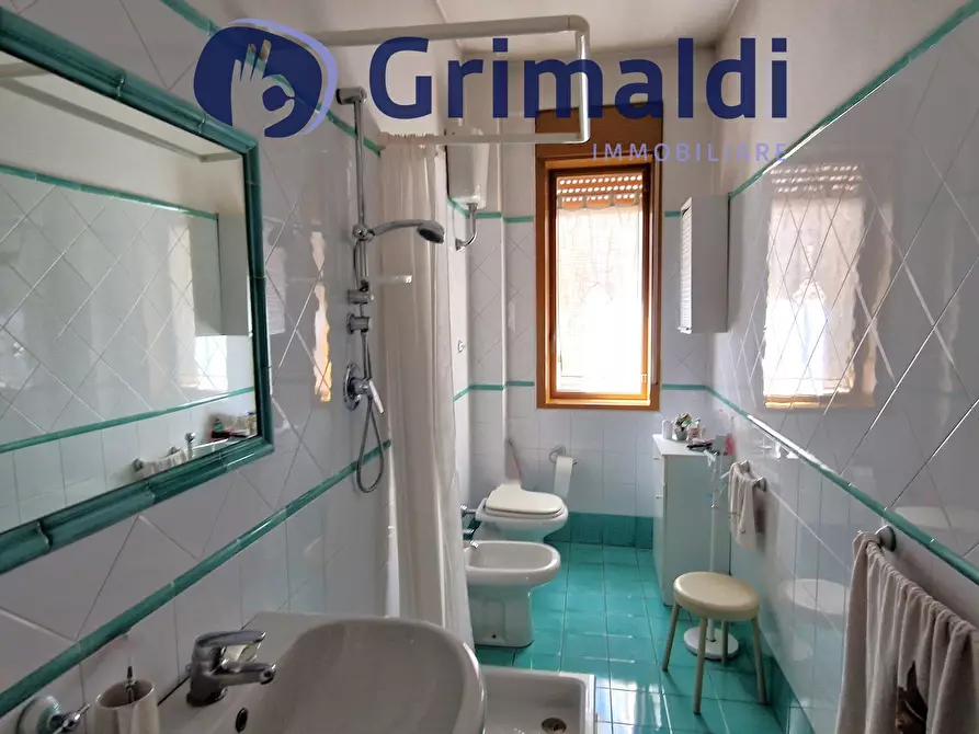 Immagine 17 di Pentalocale in vendita  in Via Giuseppe Orsi 6 a Napoli