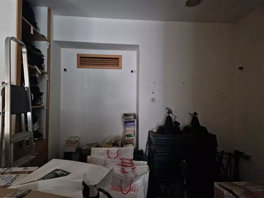 Immagine 9 di Locale commerciale in vendita  in Via Ettore Lombardo Pellegrino 19 a Messina